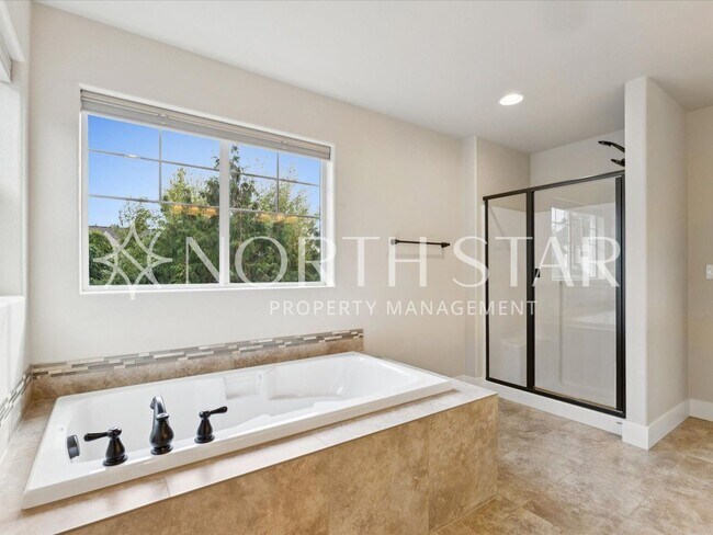 Building Photo - Newer Home in Summer Falls.