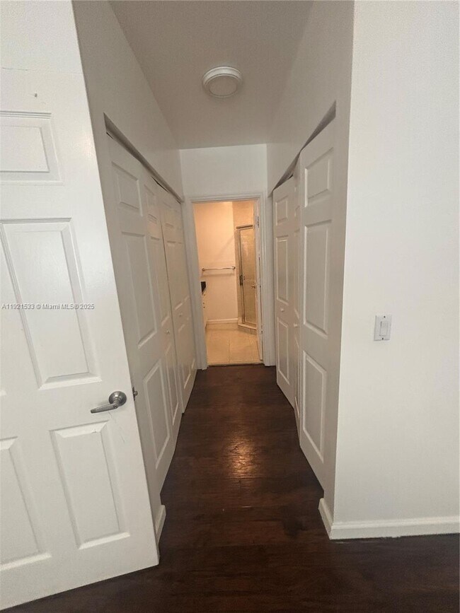 Building Photo - 820 NW 2nd Ave