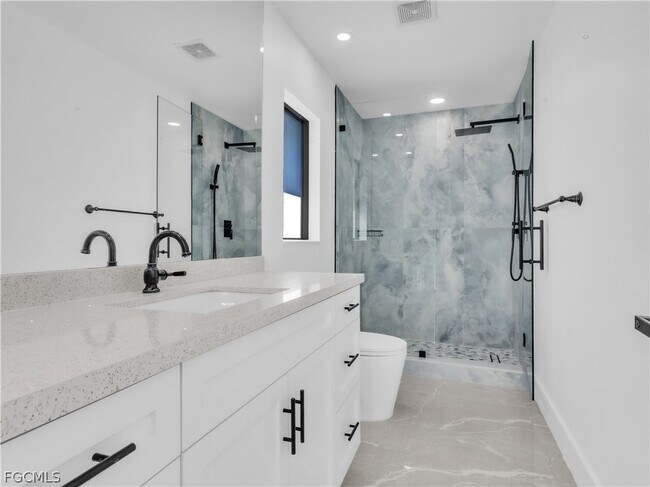 Building Photo - 2836 NW 5th St