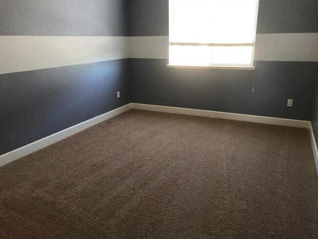 Building Photo - Beautiful Plumas Lake Home