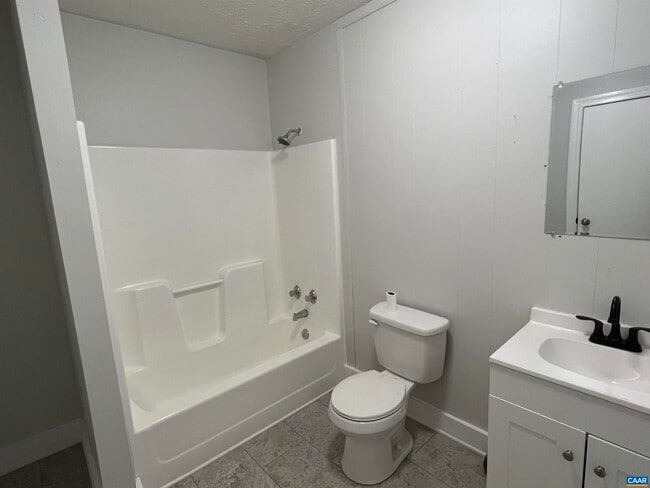 Building Photo - 1307 King St