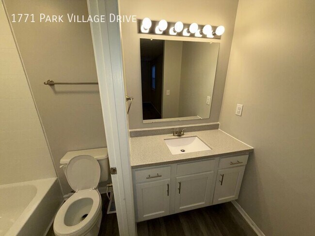 Building Photo - 1771 Park Village Dr