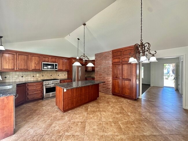 Building Photo - Renovated Entertainer’s Dream in Rancho Pe...