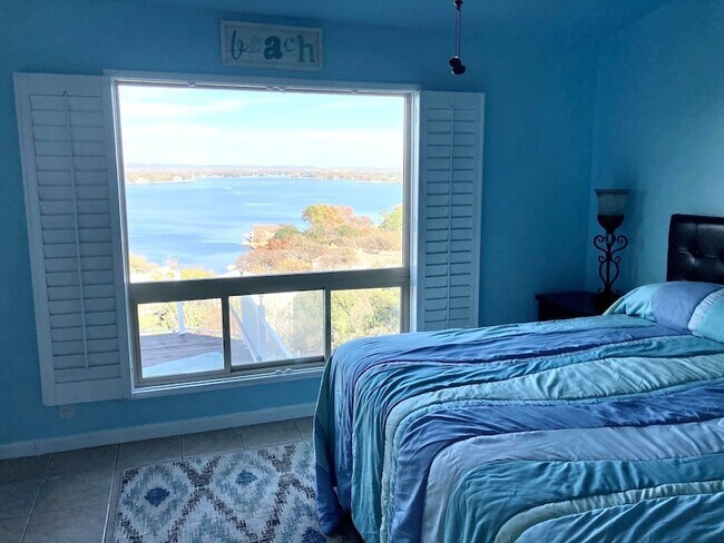 Building Photo - 215 Mountain Top