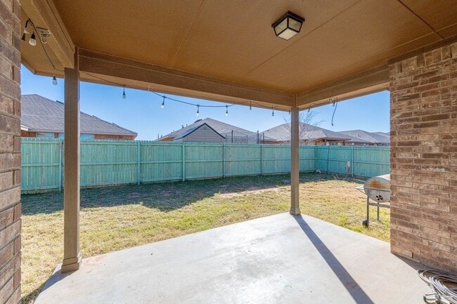 Building Photo - 4 Bedroom 2 Bathroom Ready to rent April 1st, 2026