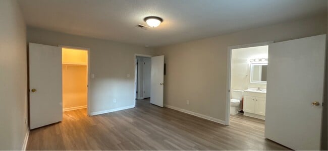 Building Photo - 1309 Ireland Dr