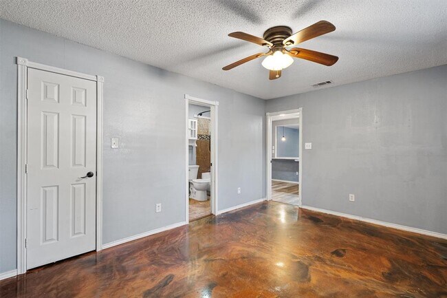 Building Photo - 5501 Spring Meadow Rd