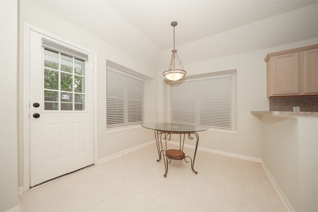 Building Photo - 21315 River Knoll Ln