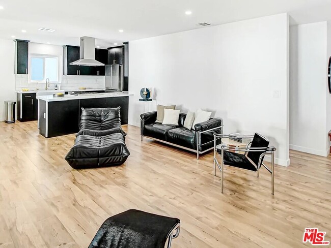 Building Photo - 7425 W 88th Pl