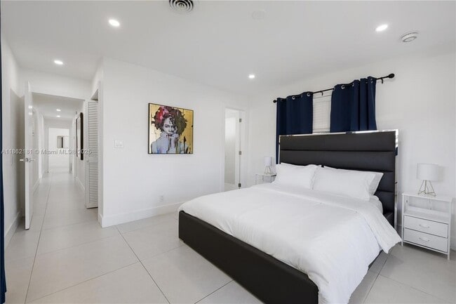 Building Photo - 1709 SW 5th Pl