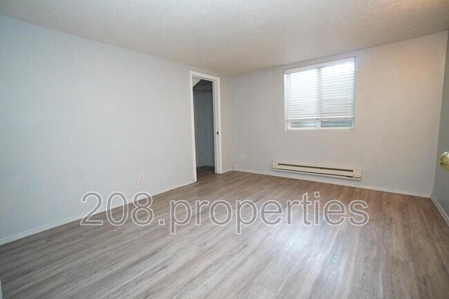 Building Photo - 1229 S Lincoln Ave