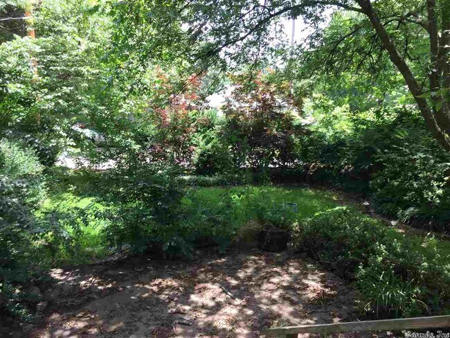 Building Photo - 2114 Maple St