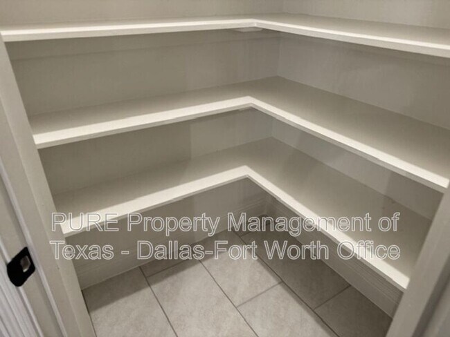 Building Photo - 1612 Town Creek Cir