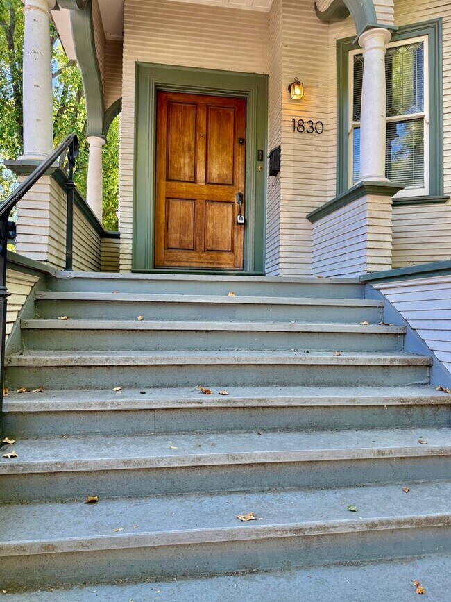 Building Photo - 1828-1830 H Street