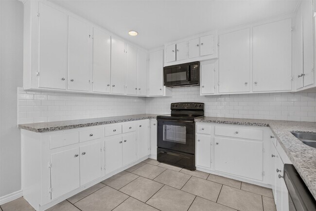 Building Photo - 1409 Wycliffe Dr