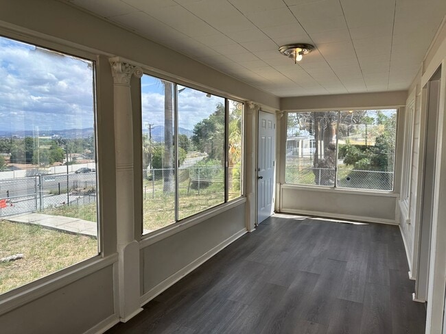 Building Photo - Newly Renovated-Victorian Style home San B...