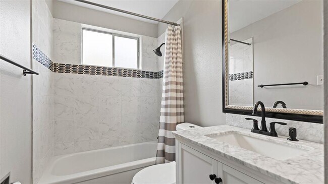 Building Photo - 12402 River Trail Dr
