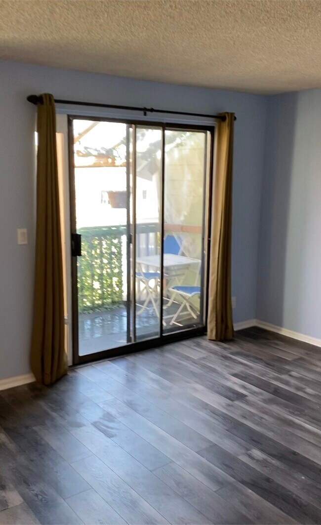 Building Photo - 318 S 174th Pl