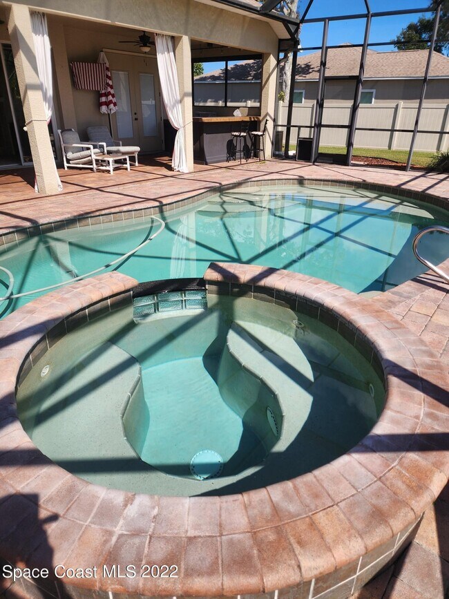 Building Photo - 220 Northgrove Dr