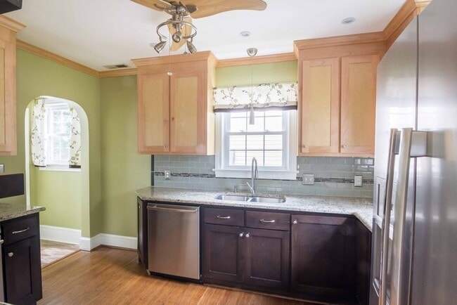 Building Photo - Gorgeous 3 Bedroom 2 Bath in Popular Parki...