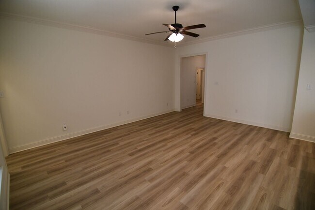 Building Photo - Trendy, 3 bedroom, 2 bath home in coveted Kenilworth Crossing Community near LSU