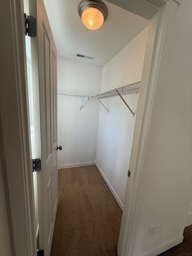 Building Photo - Spacious 3 Bed/2.5 Bath Home in Walnut Grove area!