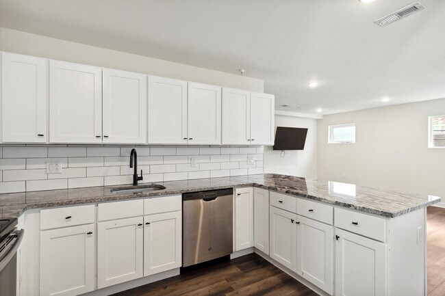 Building Photo - 1330 N 15th St