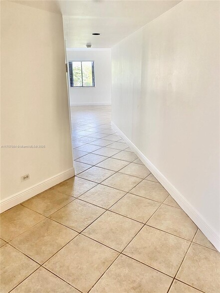 Building Photo - 6601 SW 116th Ct