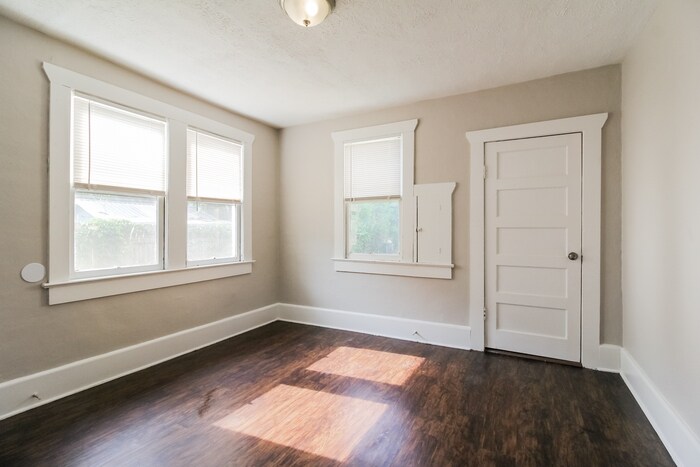 Building Photo - 478 W 63rd St