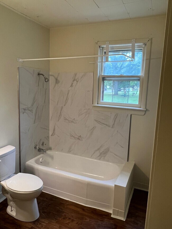 Building Photo - 453 N Washington St