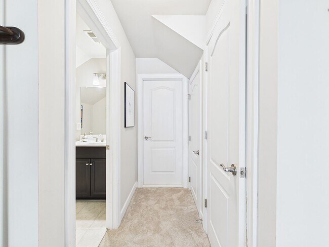 Building Photo - 12106 Golden Aster Terrace