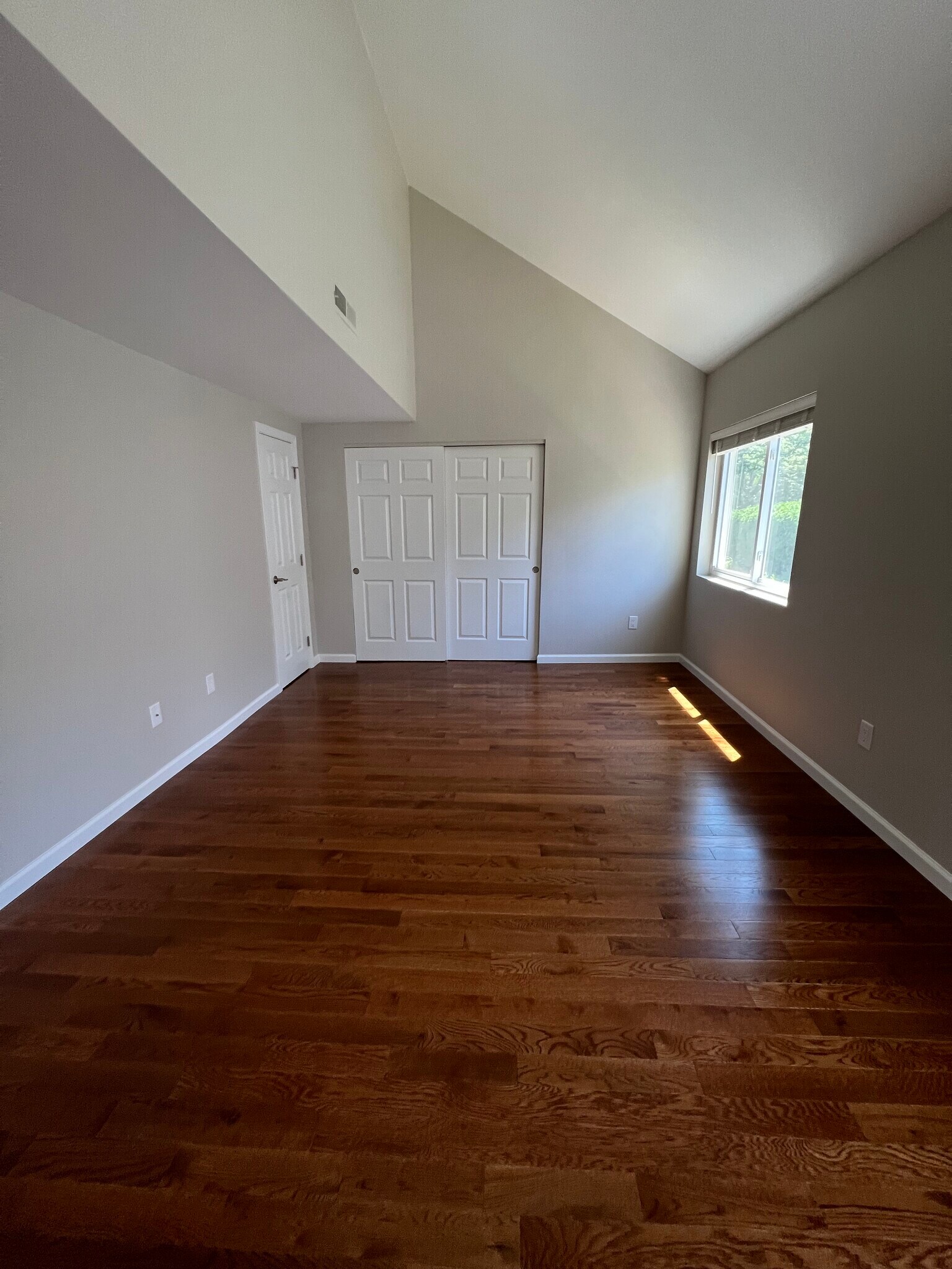Building Photo - 45 Woodbridge Ln
