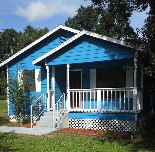 Building Photo - 1877 Rosanne St