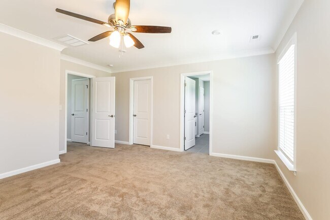 Building Photo - 23226 Clarabelle Dr