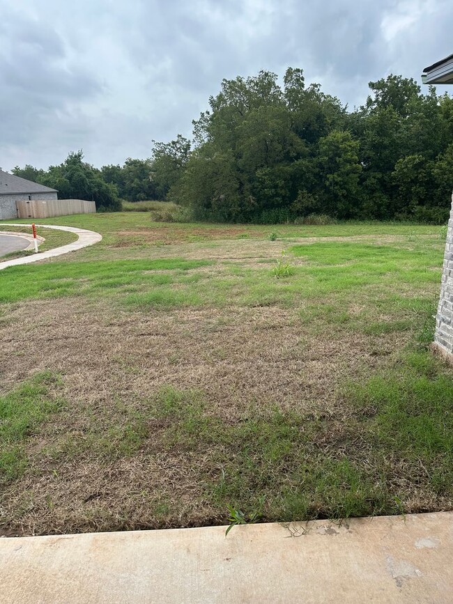 Building Photo - Pre-Leasing Now! Charming 3-Bedroom, 2-Bath Home in Mustang | Tours Available | Move-In Beginning...