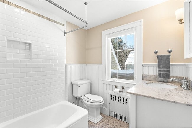 Building Photo - 23 Jefferson Rd