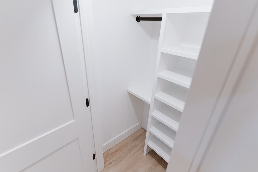 Building Photo - 5 Thurston St