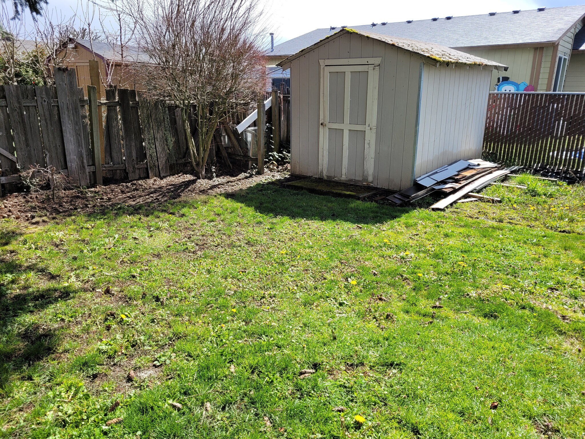 apt a storage shed - 1045 S Jasper St