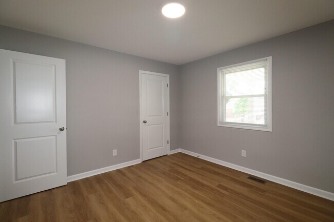 Building Photo - 115 Lynnwood Dr