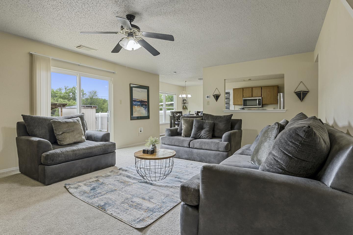 Building Photo - Charming 5-Bedroom Home in a Prime San Antonio Location!