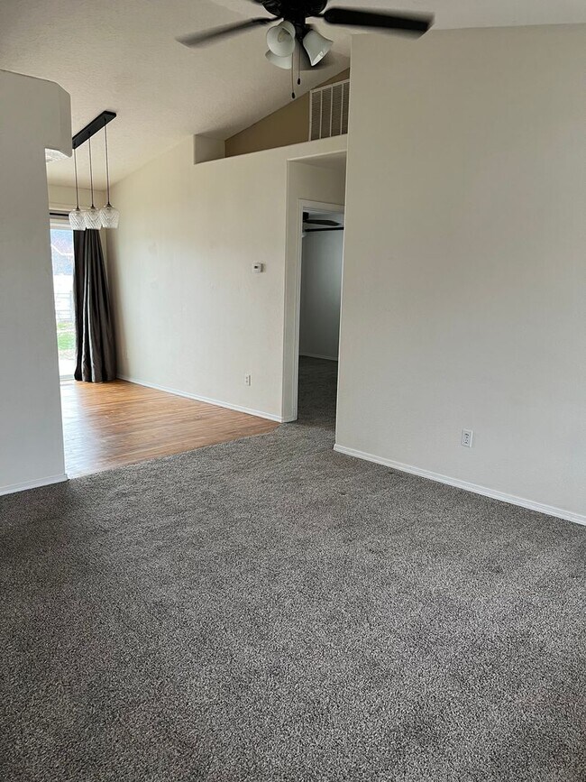 Building Photo - Introducing a charming single level 3 bedroom, 2 bath home for rent in Caldwell, ID.