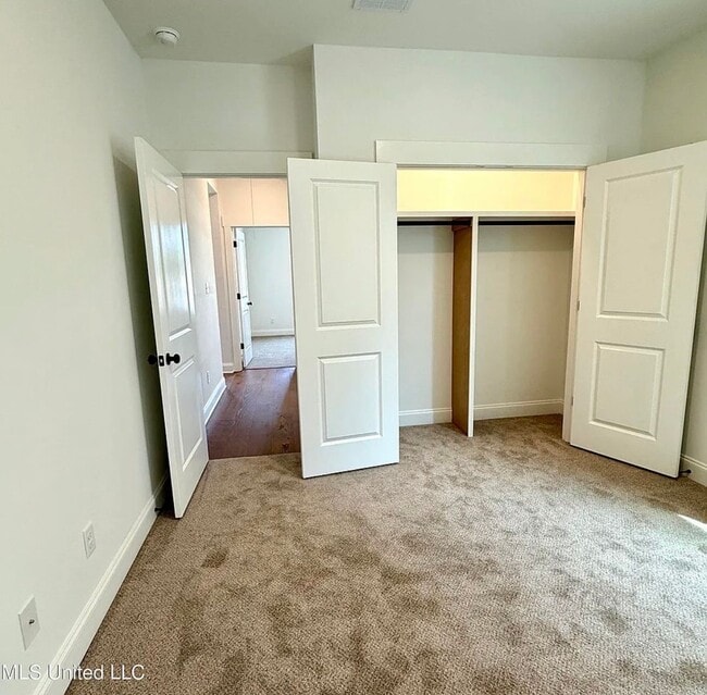 Building Photo - 607 Sunflower St