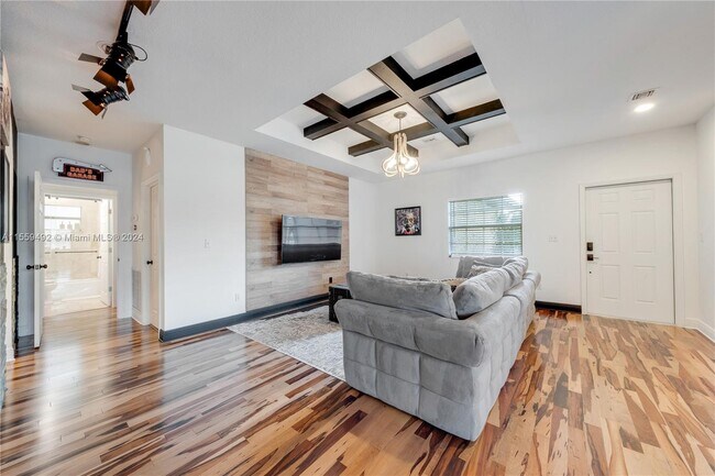 Building Photo - 4401 SW 35th Ave
