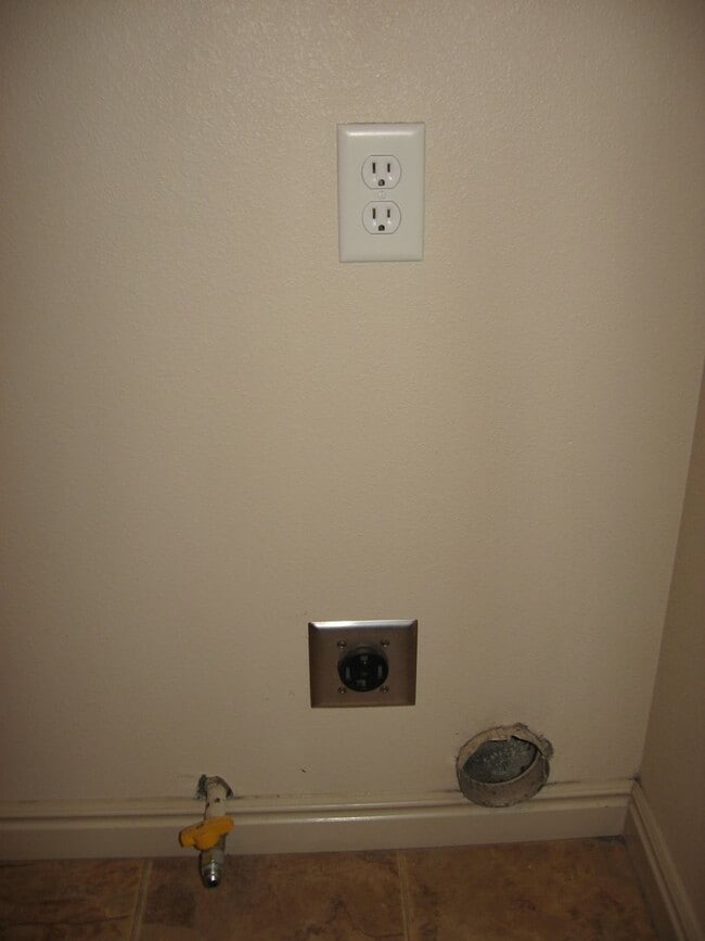 Building Photo - Corner Lot Duplex in Family Friendly Neigh...