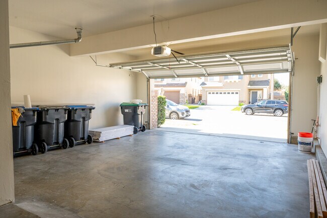 Building Photo - 15747 Roan Rd