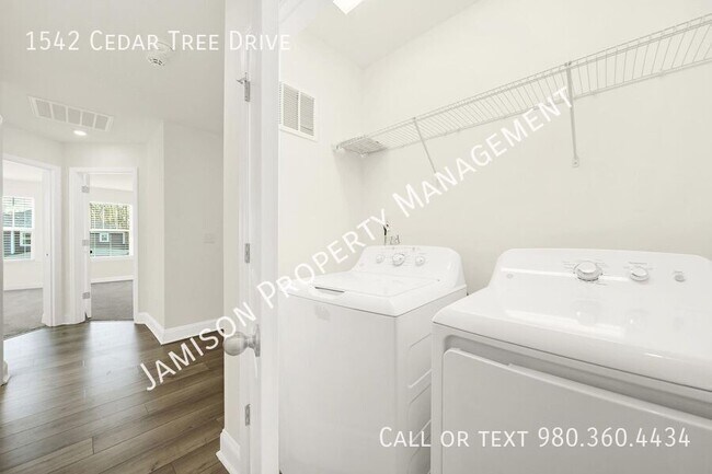 Building Photo - 1542 Cedar Tree Dr