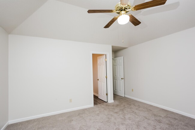 Building Photo - 5565 Liberty Ridge Cove