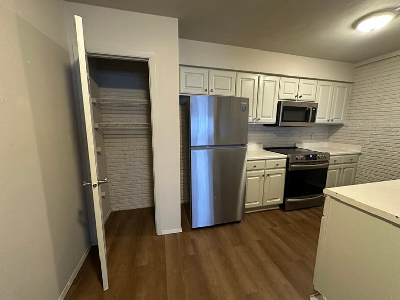 Building Photo - 941 22nd Ave