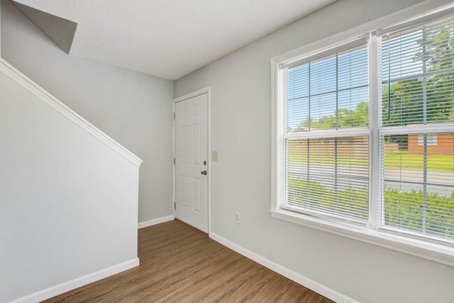 Building Photo - 107 Hickory Ln