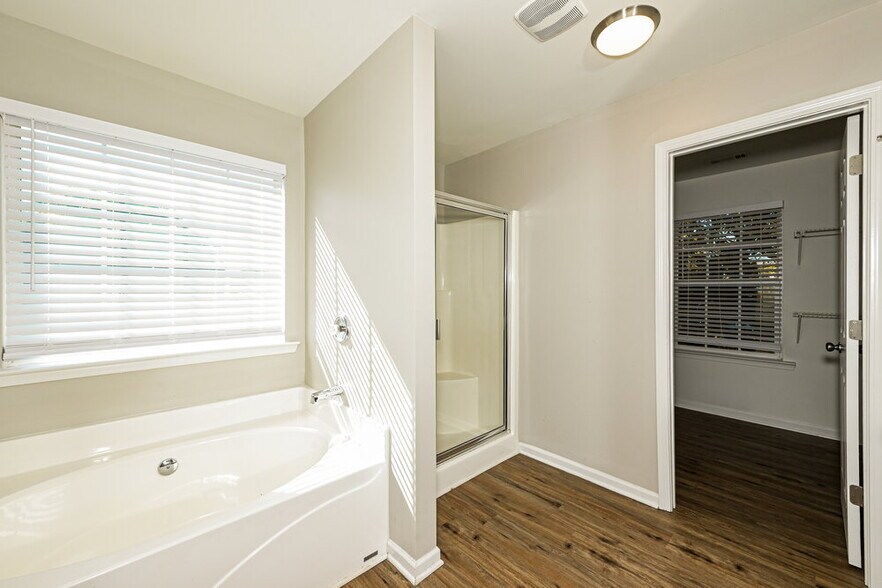 Building Photo - 353 Franklin St